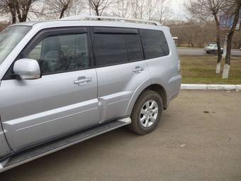 2010 Mitsubishi Pajero Wallpapers