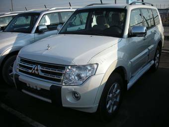 2010 Mitsubishi Pajero Pictures