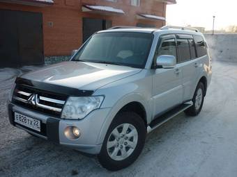 2011 Mitsubishi Pajero Pictures