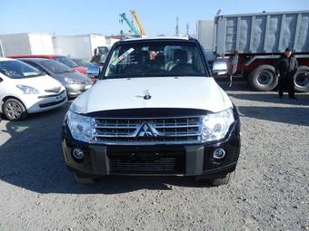 2011 Mitsubishi Pajero Photos