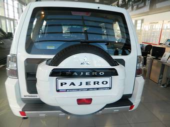 2011 Mitsubishi Pajero Photos