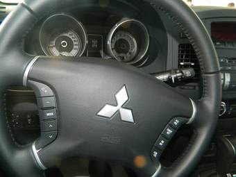 2011 Mitsubishi Pajero Pictures