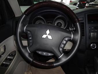 2011 Mitsubishi Pajero Pictures