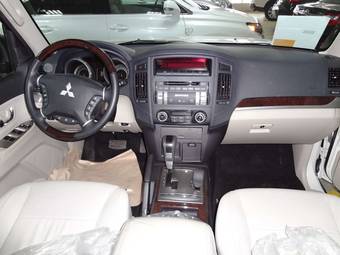 2011 Mitsubishi Pajero Pics