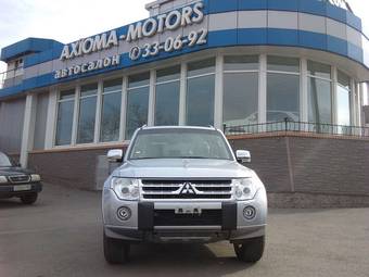 2011 Mitsubishi Pajero Photos