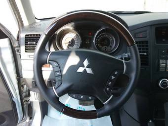 2011 Mitsubishi Pajero Pictures