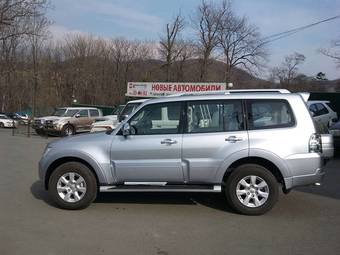 2011 Mitsubishi Pajero Wallpapers