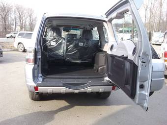 2011 Mitsubishi Pajero Images