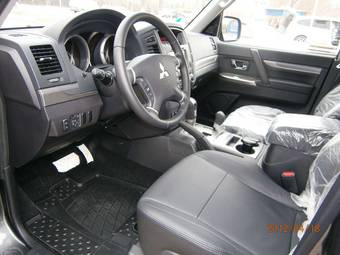 2011 Mitsubishi Pajero Pictures