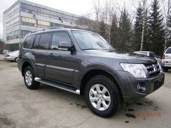 2011 Mitsubishi Pajero Photos