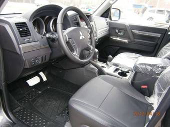 2011 Mitsubishi Pajero Wallpapers