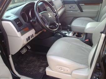 2011 Mitsubishi Pajero Wallpapers
