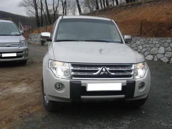 2011 Mitsubishi Pajero Photos