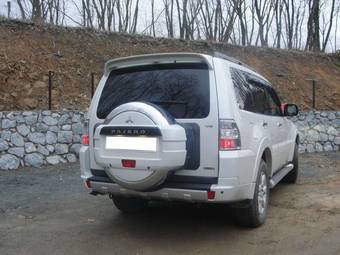 2011 Mitsubishi Pajero Photos