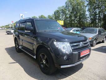 2011 Mitsubishi Pajero Photos