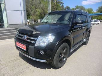 2011 Mitsubishi Pajero Photos