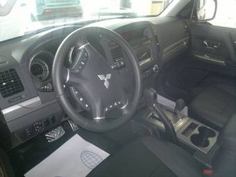 2012 Mitsubishi Pajero Photos