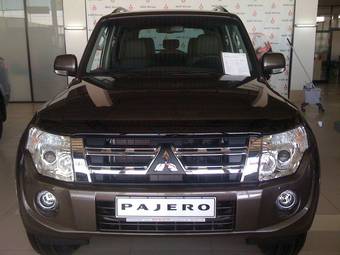 2012 Mitsubishi Pajero Photos