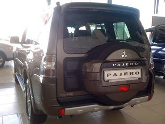 2012 Mitsubishi Pajero Images