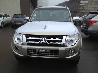 2012 Mitsubishi Pajero Photos