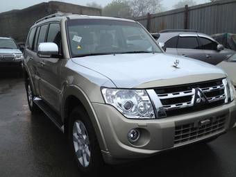 2012 Mitsubishi Pajero Photos