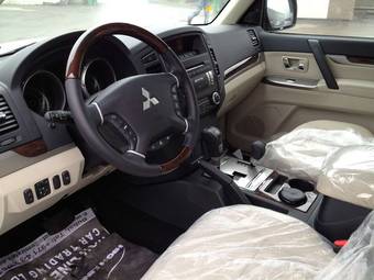 2012 Mitsubishi Pajero Wallpapers