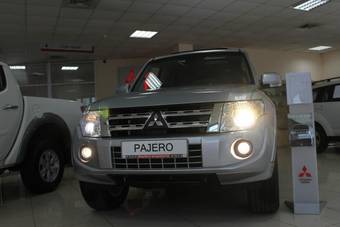 2012 Mitsubishi Pajero Photos