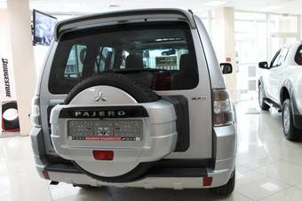 2012 Mitsubishi Pajero Wallpapers