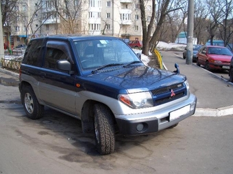 1998 Mitsubishi Pajero iO