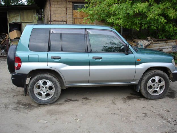 1998 Mitsubishi Pajero iO