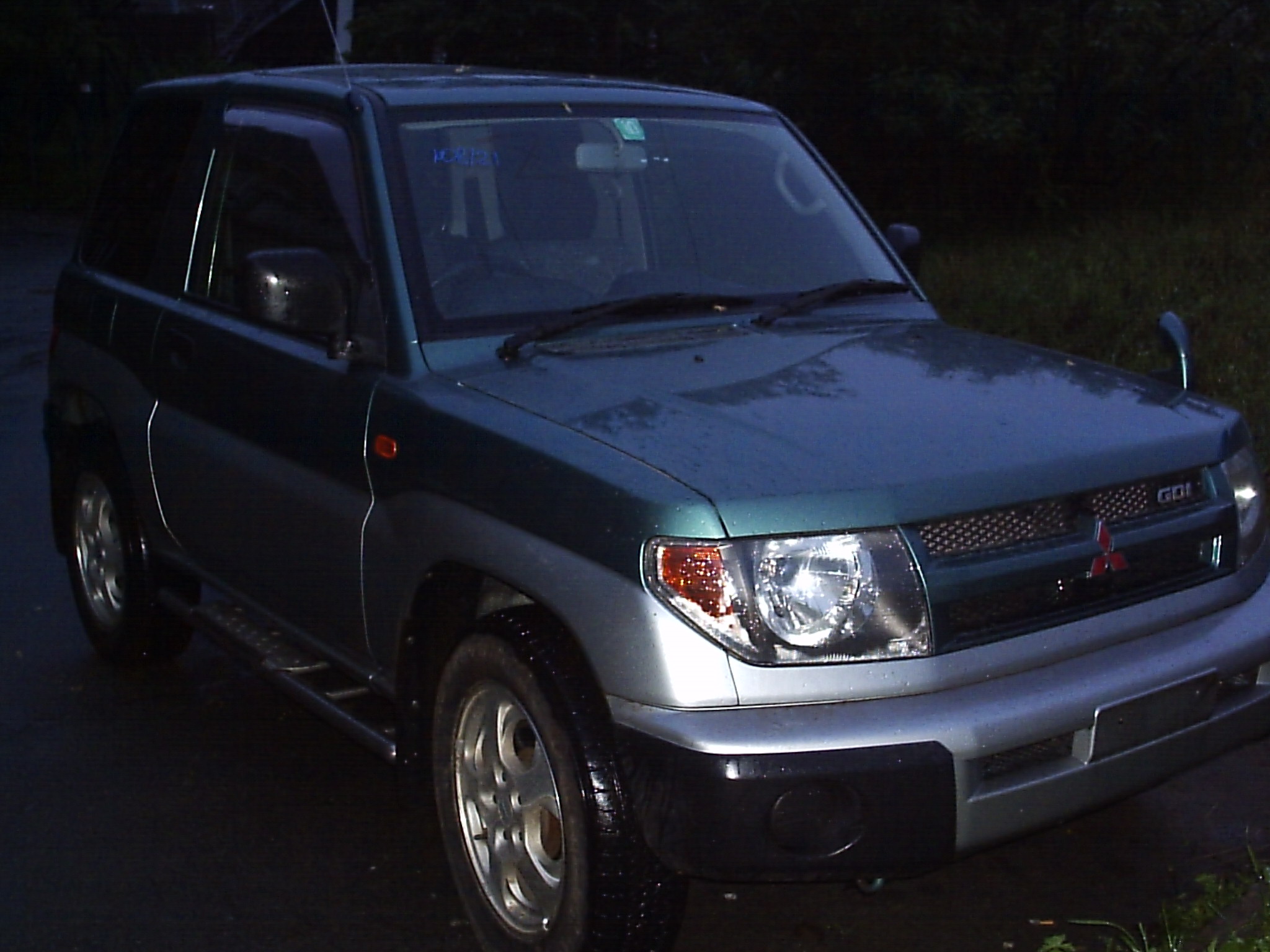 1998 Mitsubishi Pajero iO