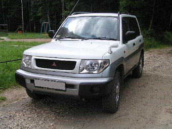 1998 Mitsubishi Pajero iO