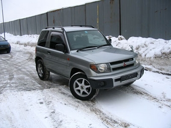 1998 Mitsubishi Pajero iO