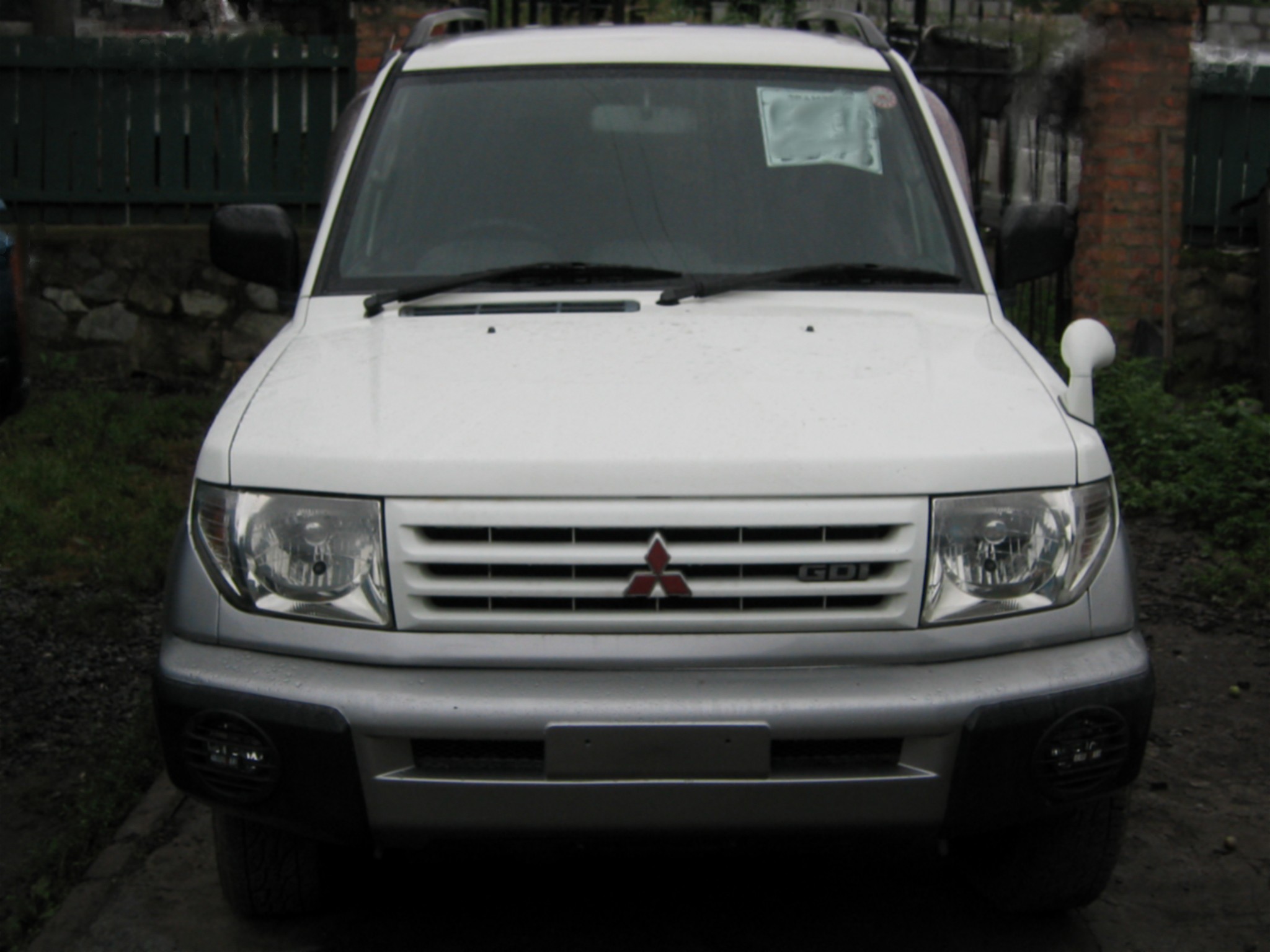 1998 Mitsubishi Pajero iO