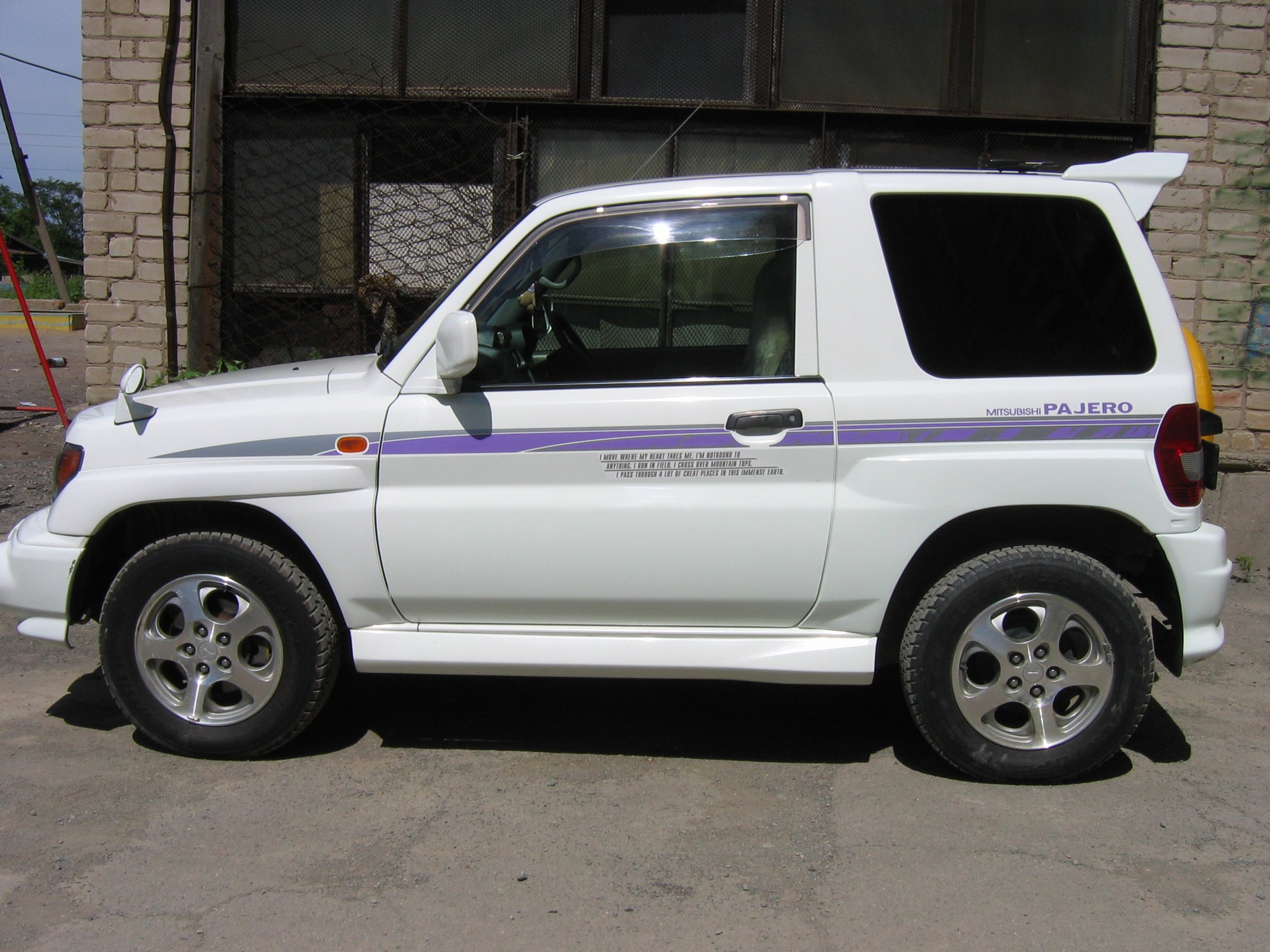 1998 Mitsubishi Pajero iO