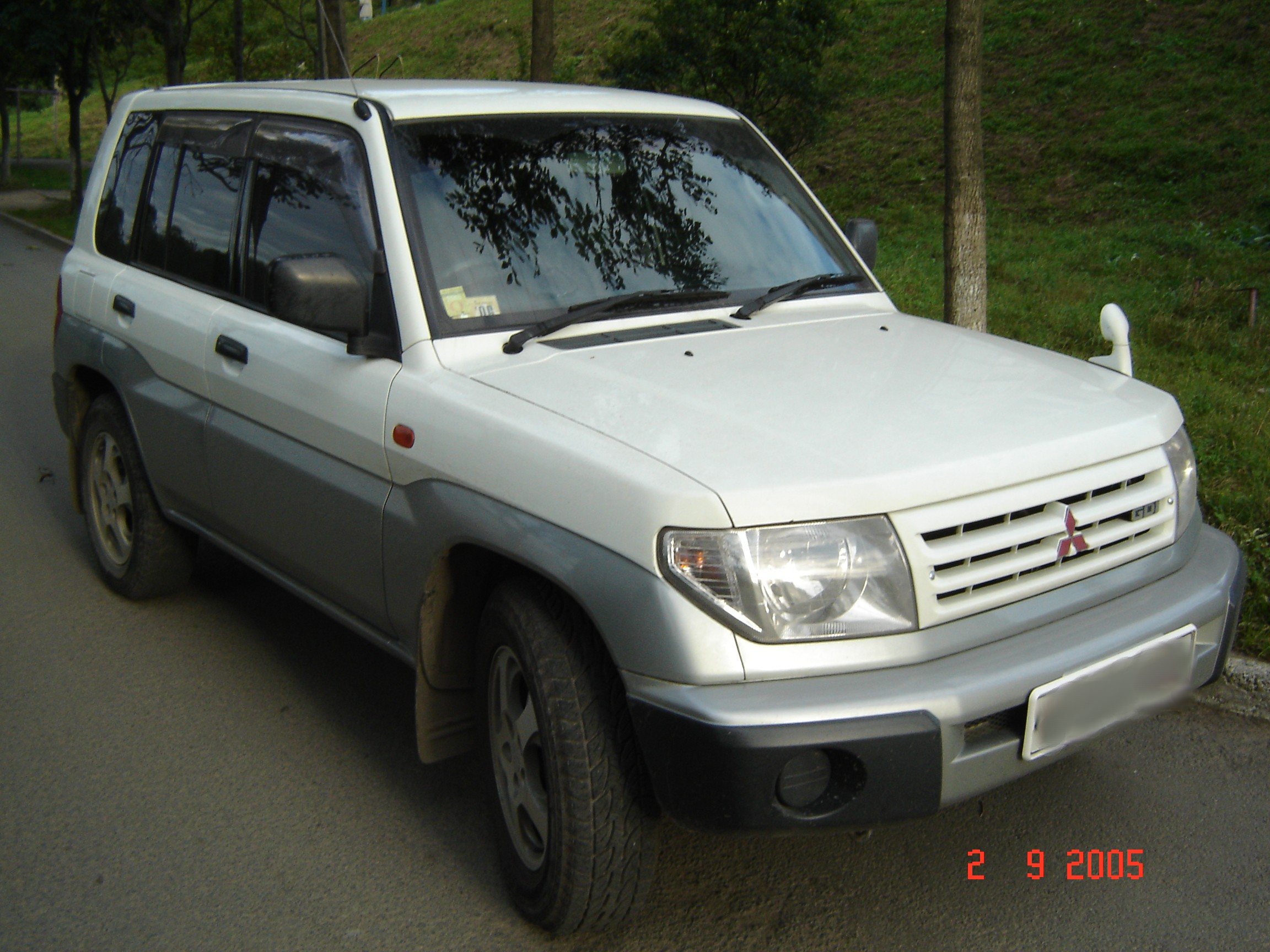 1998 Mitsubishi Pajero iO