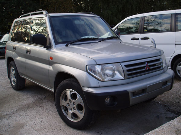 1998 Mitsubishi Pajero iO