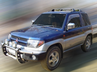 1998 Mitsubishi Pajero iO