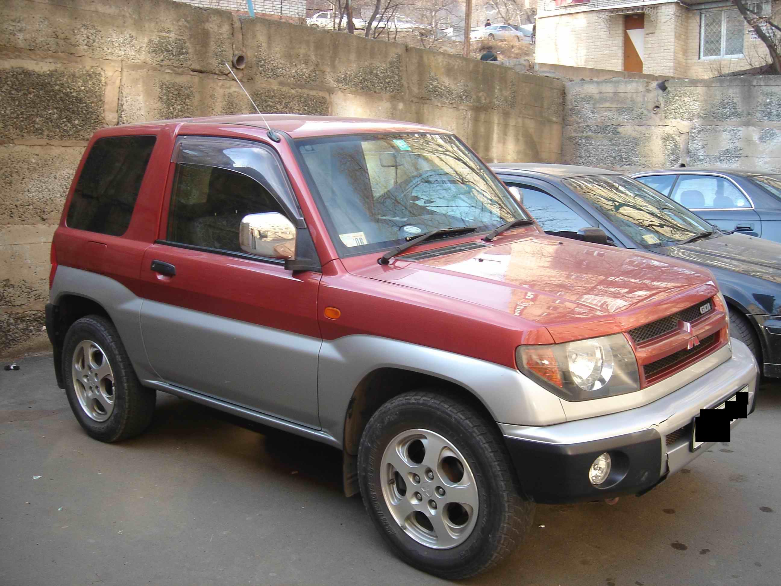 1998 Mitsubishi Pajero iO