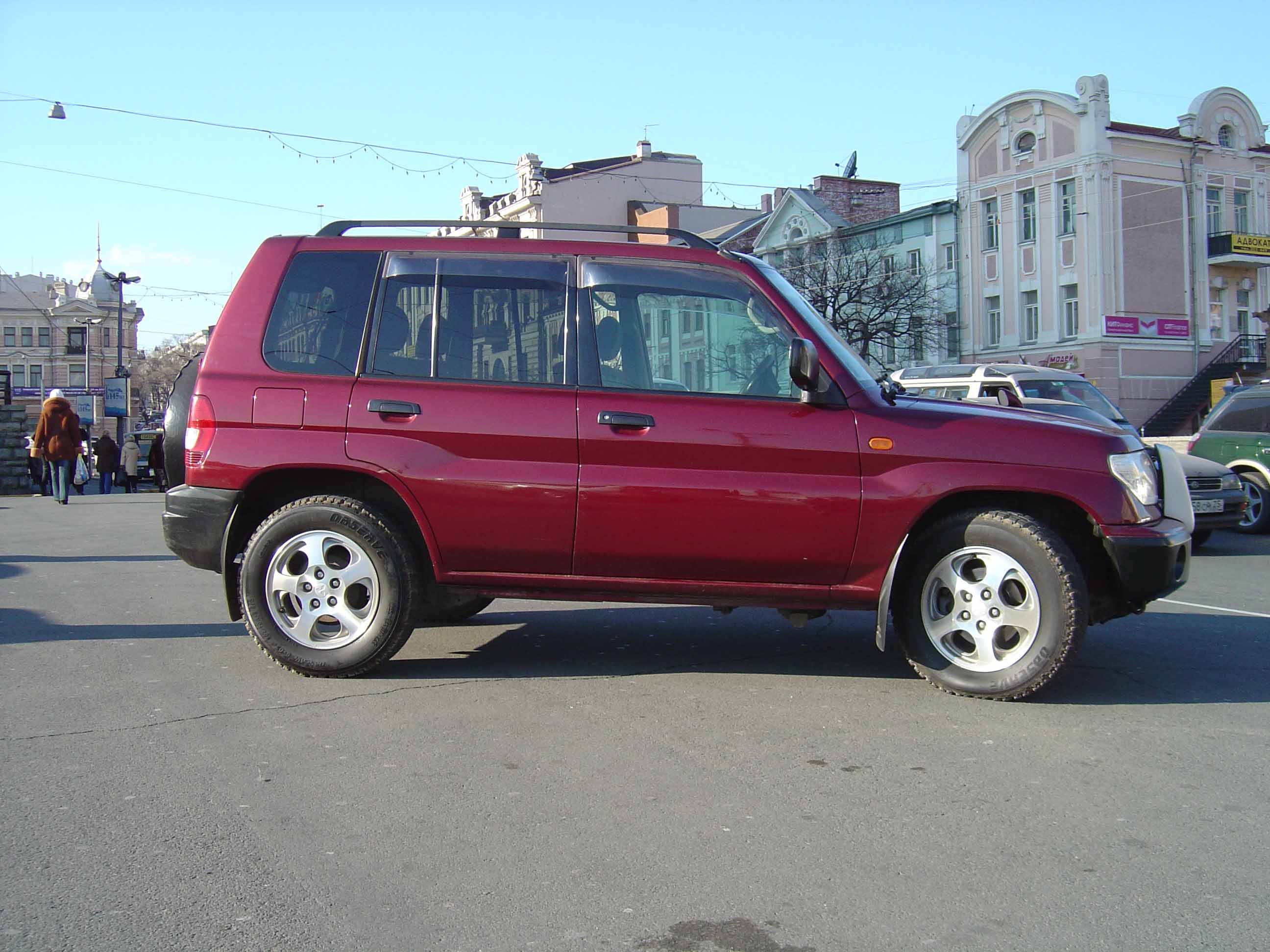 1998 Mitsubishi Pajero iO