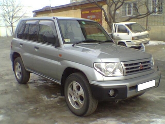 1998 Mitsubishi Pajero iO