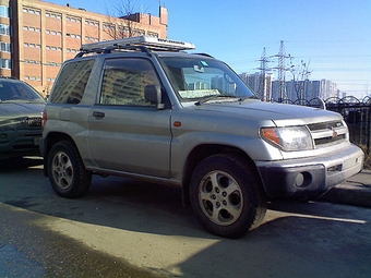 1998 Mitsubishi Pajero iO