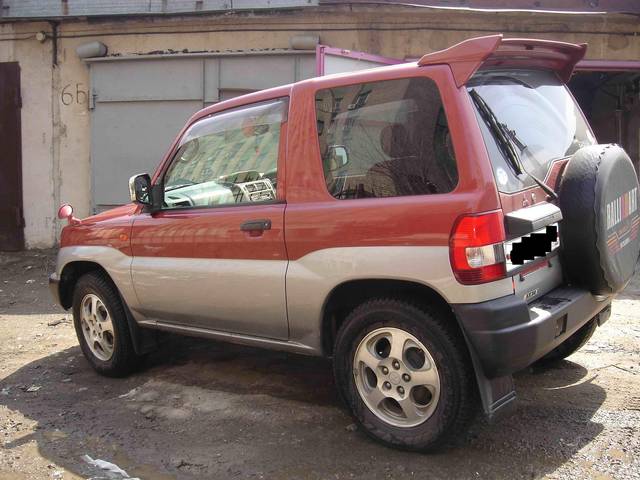 1998 Mitsubishi Pajero iO