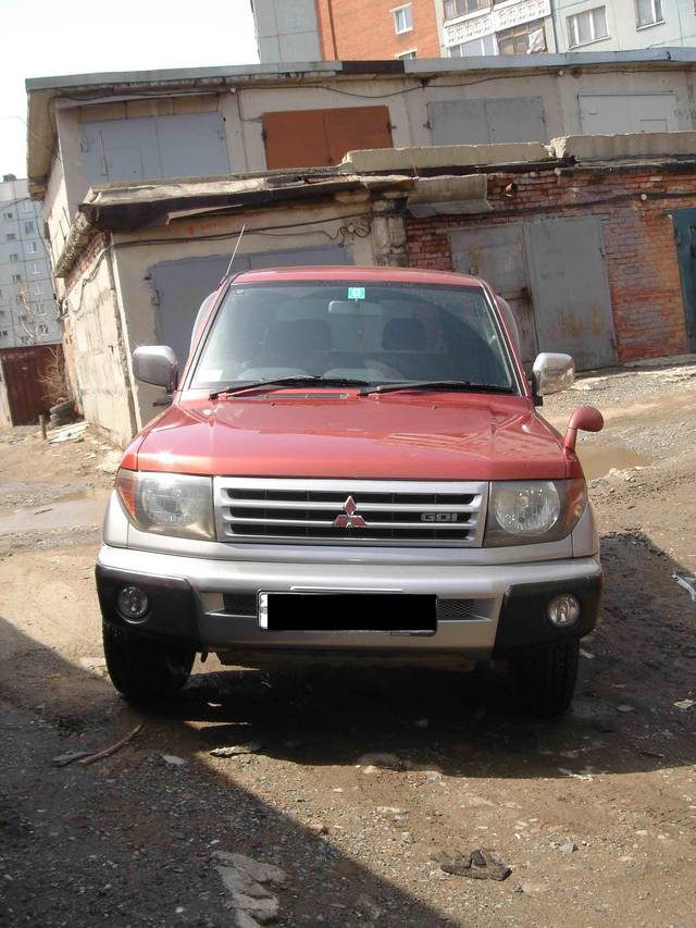 1998 Mitsubishi Pajero iO