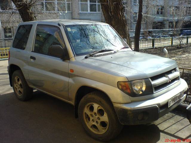 1998 Mitsubishi Pajero iO