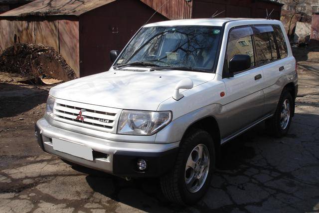 1998 Mitsubishi Pajero iO