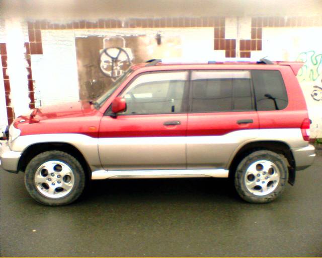 1998 Mitsubishi Pajero iO