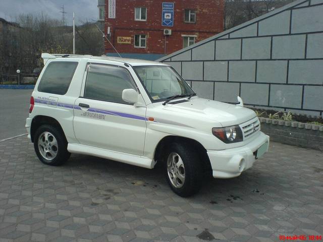 1998 Mitsubishi Pajero iO