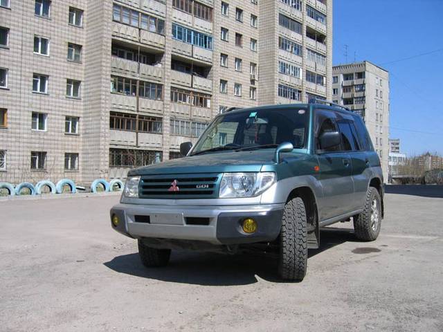 1998 Mitsubishi Pajero iO