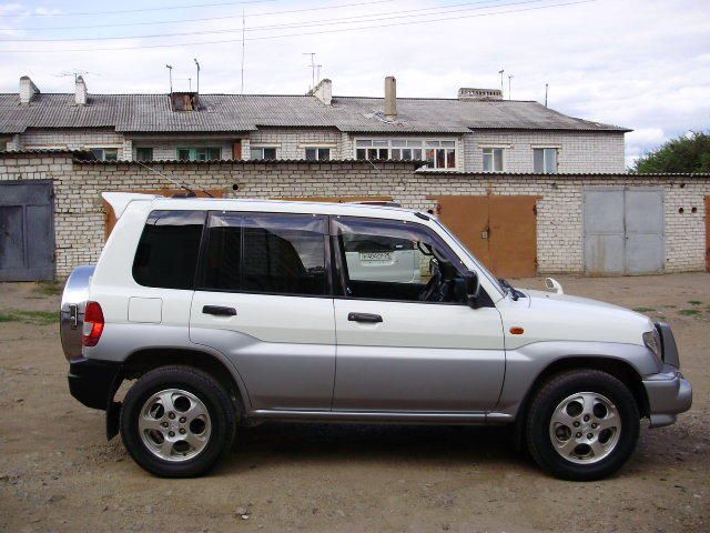 1998 Mitsubishi Pajero iO